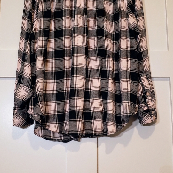 Torrid Flannel Lightweight Button Down Light Pink & Black Plaid Size 2X - Picture 15 of 15